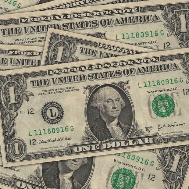 Varios billetes de un dólar.